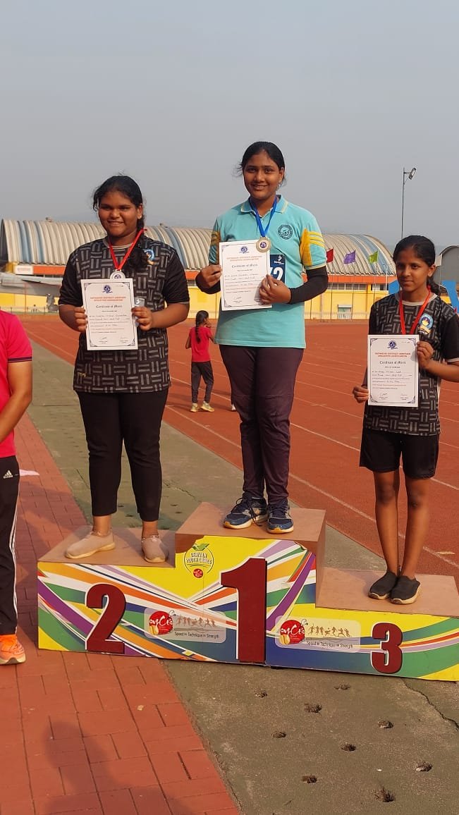 जिल्हास्तरीय सब ज्युनिअर गोळाफेक स्पर्धेत मेहता इंटरनॅशनल स्कूल करंजणीच्या स्वरा संदेश चव्हाण पहिला